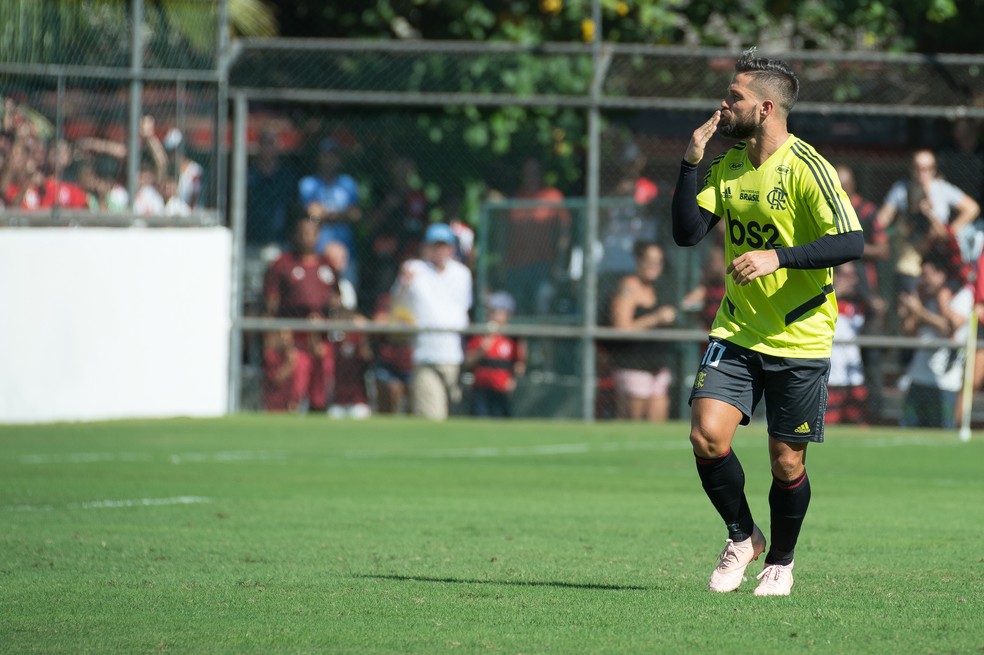 Diego jogou um pouco mais recuado e foi mantido como capitÃ£o do time â€” Foto: Alexandre Vidal / Flamengo