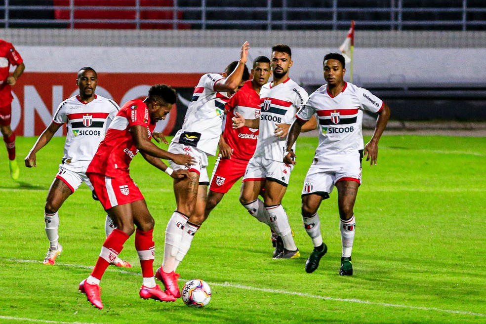 CRB derrotou um concorrente direto na luta para se afastar do Z-4 — Foto: Aiton Cruz/Gazeta de Alagoas