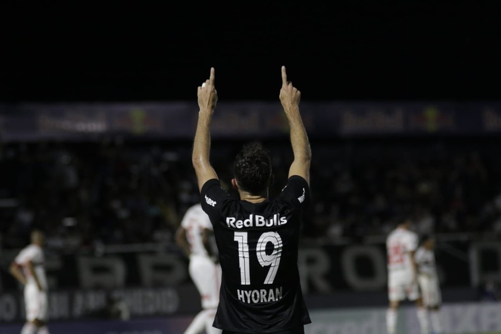 Hyoran encontrou muita liberdade e foi o grande destaque do jogo — Foto: Denny Cesare / Ag. Paulistão