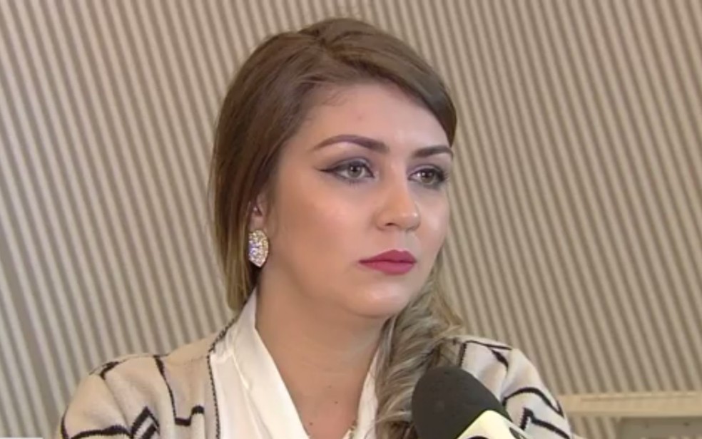 Recepcionista Micaela da Silva conta que foi vÃ­tima de golpe por telefone (Foto: ReproduÃ§Ã£o/TV Anhanguera)