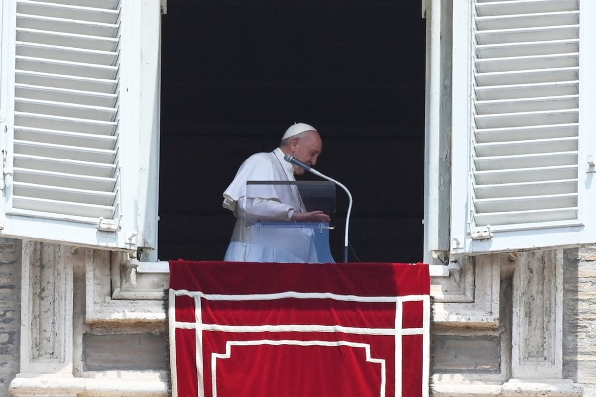 Papa Francisco passa por cirurgia no intestino; entenda como funciona o procedimento | Ciência e Saúde