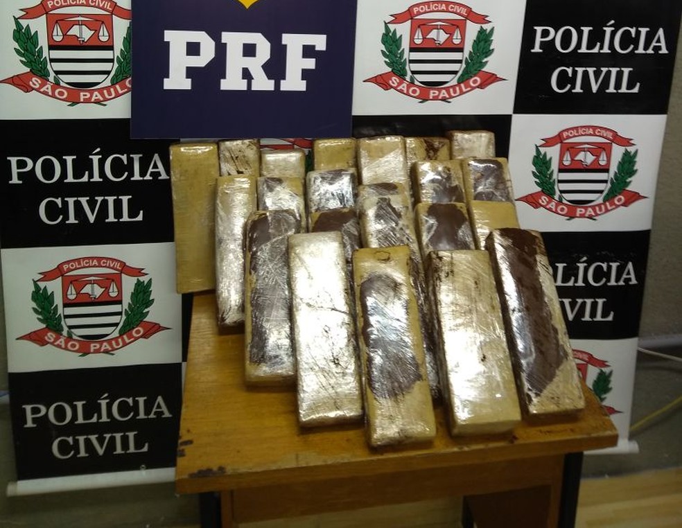 Vinte quilos de maconha foram apreendidos pela Polícia Rodoviária Federal (PRF) com um homem que viajava de São Paulo (SP) à Sobral (CE). (Foto: PRF/Divulgação)