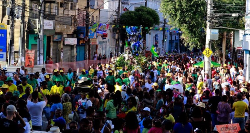Em 2 de julho, baianos comemoram a expulsão das tropas portuguesas e a independência do Estado (Foto: BBC News)