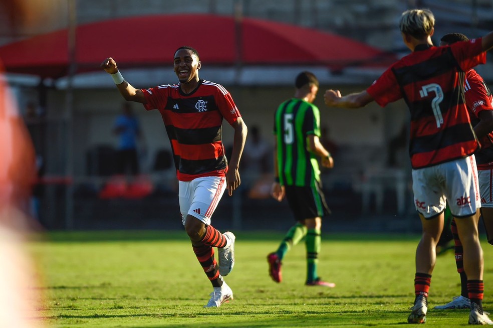 Lorran comemora gol pelo Flamengo no Brasileir&atilde;o sub-20 &mdash; Foto: Marcelo Cortes / Flamengo