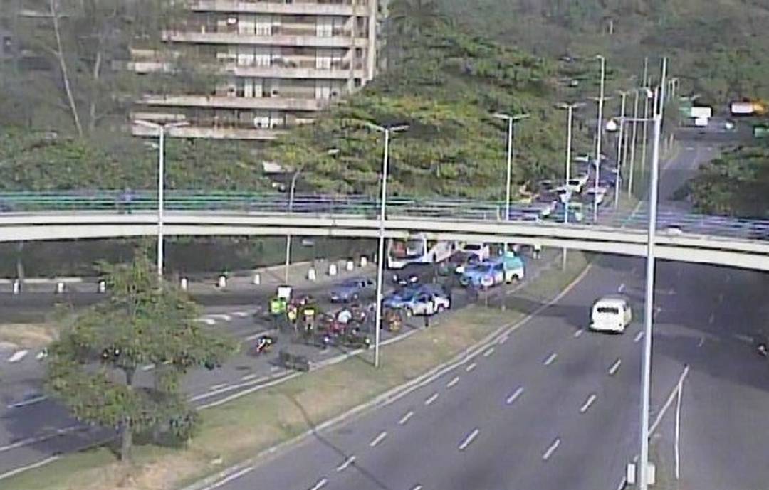Motociclistas protestam na Autoestrada Lagoa-Barra