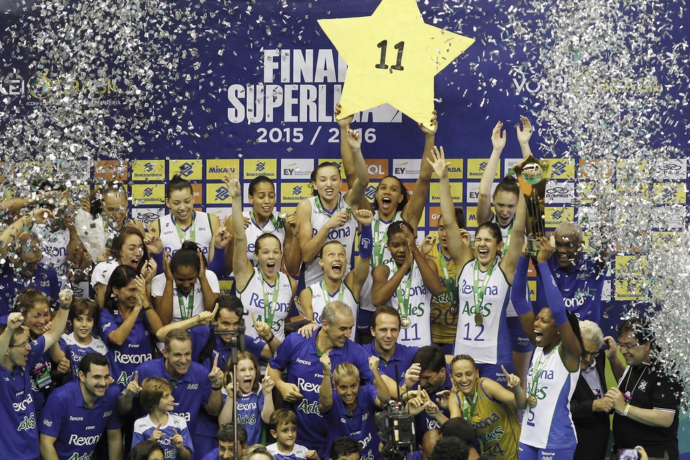 Rio de Janeiro celebra 11º título da Superliga feminina de vôlei — Foto: Inovafoto/CBV
