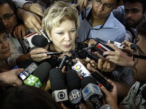A ministra da Cultura, Marta Suplicy, concede entrevista durante a apuração de votos em São Paulo (Foto: Vagner Campos/G1)
