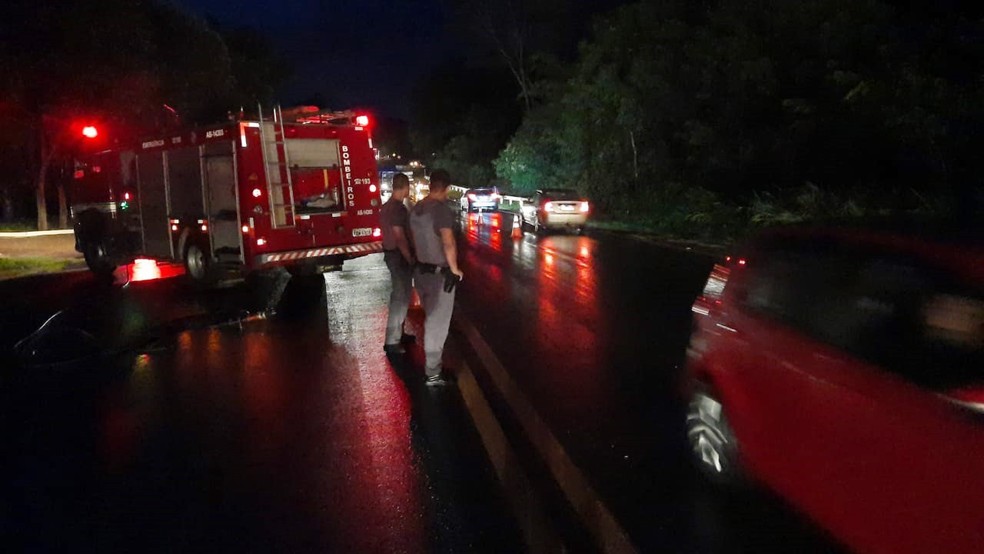 Uma pessoa morreu e outras três ficaram feridas em Junqueirópolis (SP) — Foto: Carlos Volpi/TV Fronteira