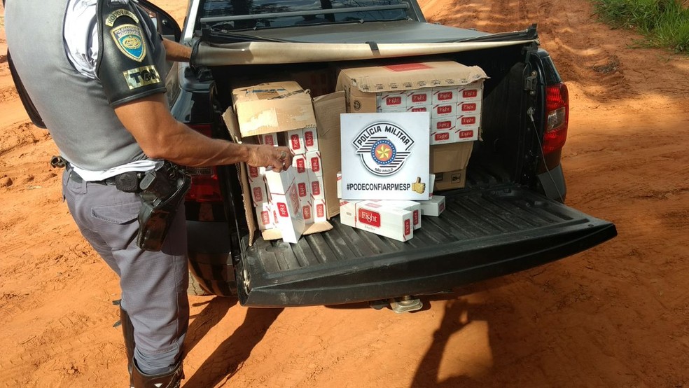 Carga de cigarros contrabandeados foi apreendida em Estrela do Norte (Foto: Polícia Militar Rodoviária/Divulgação)