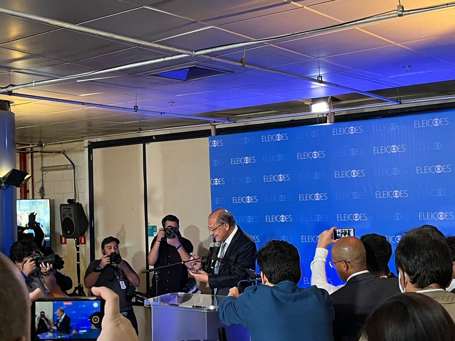 Geraldo Alckmin fala à imprensa nos Estúdios Globo
