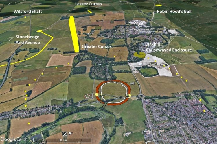 Blocos formam um círculo com mais de dois quilômetros de diâmetro que rodeia o antigo assentamento de Durrington Walls, onde viveram os primeiros agricultores da Grã-Bretanha (Foto: Internet Archaeology)