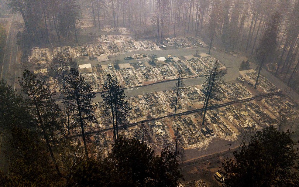 Imagem de um pequeno bairro em Paradise, completamente destruído pelo fogo — Foto: Noah Berger / AP Photo