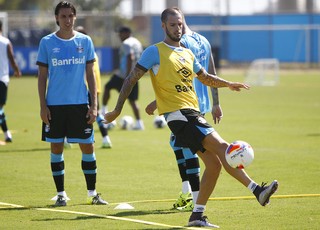 Sem zagueiro Fred, Tiago e Werley, Grêmio inscreve 29 para o Gauchão
