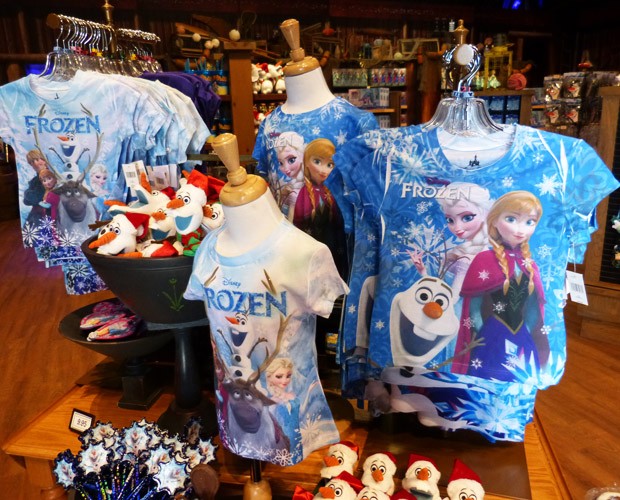 Camisas sobre a animação 'Frozen' fazem sucesso nos parques (Foto: Melina Mantovani / Gshow)