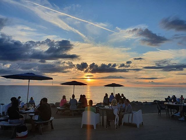 O restaurante El Tico Jersey fica à beira mar (Foto: Reprodução/Instagram)