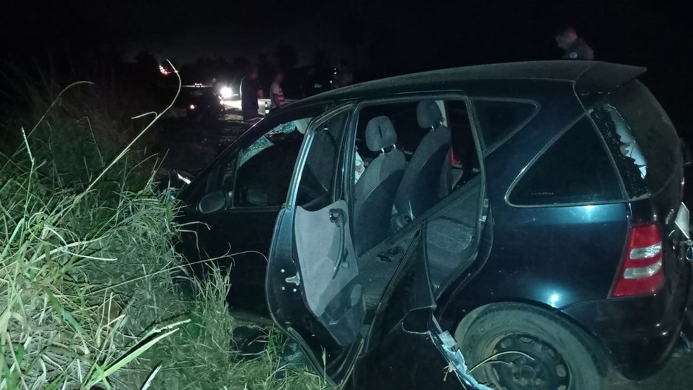 Carro e moto envolveram-se em colisão frontal na Rodovia Arlindo Béttio — Foto: Polícia Militar Rodoviária