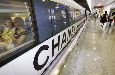 Para o inverno 2006, a Chanel fez seu desfile dentro de uma estação de metrô em Xangai