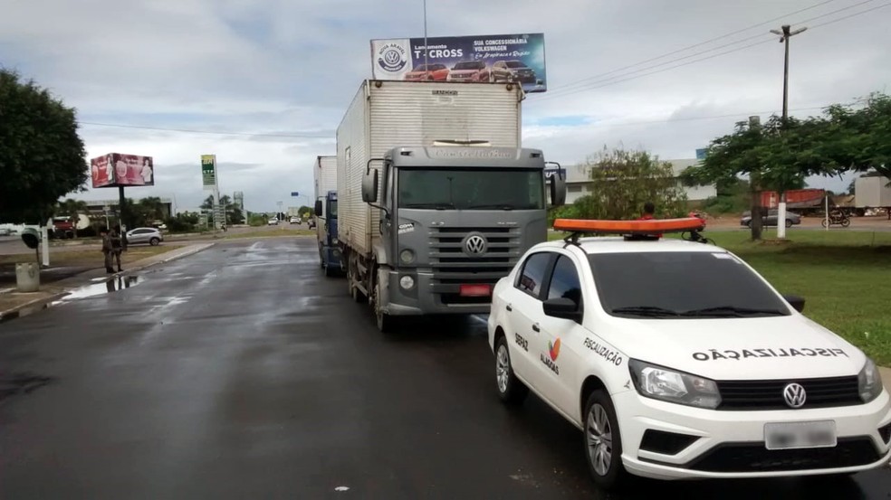 Caminhões com as cargas foram liberados após regularizaão fiscal — Foto: Sefaz-AL / Divulgação