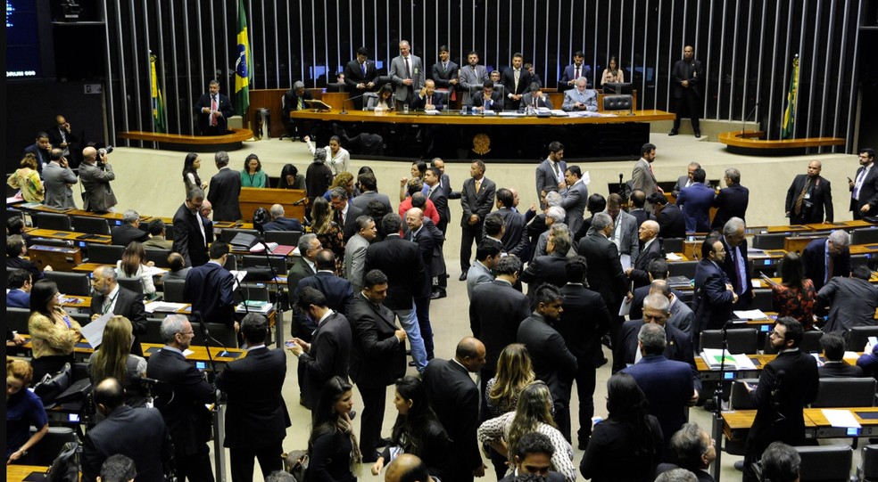 Deputados reunidos no plenário da Câmara durante a sessão desta segunda-feira (12) — Foto: Luis Macedo/Câmara dos Deputados