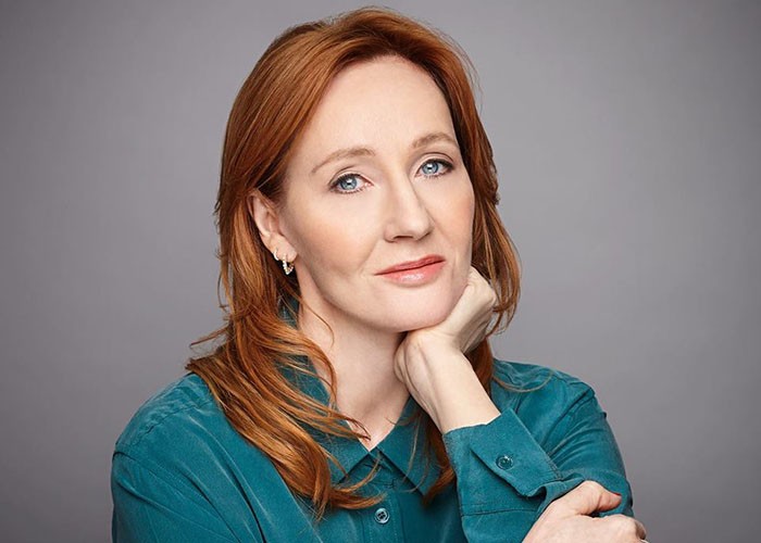 J.K. Rowling fez mais uma doação para centro que trata esclerose múltipla (Foto: Reprodução/Facebook/J.K. Rowling)