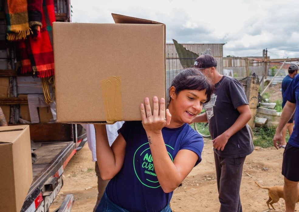 Há três anos o projeto Alimenta Curitiba leva cestas básicas a comunidades carentes da Grande Curitiba — Foto: Divulgação