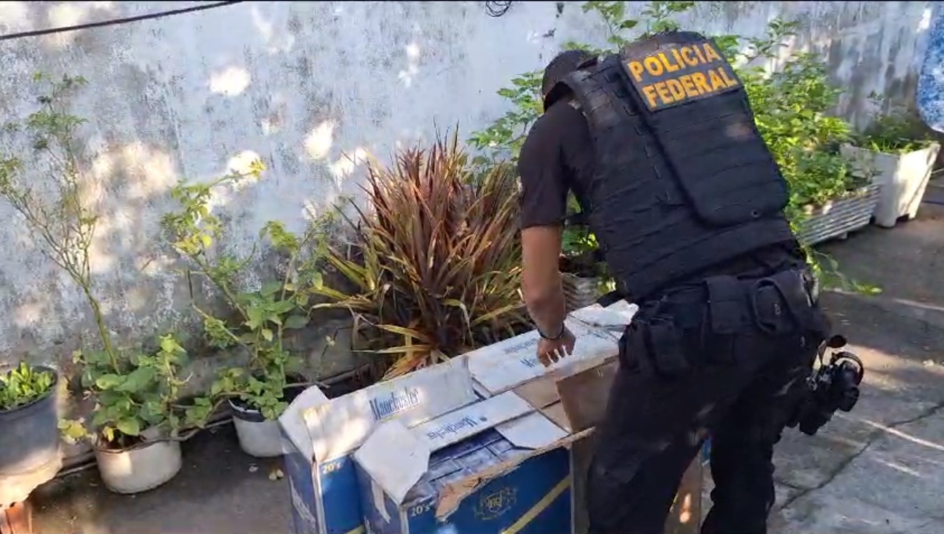 Polícia Federal faz buscas contra grupo suspeito de contrabandear cigarros estrangeiros no Norte do Piauí