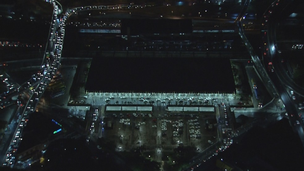 Entorno da Rodoviária de Belo Horizonte está com o trânsito cheio na véspera do feriado — Foto: Reprodução/TV Globo