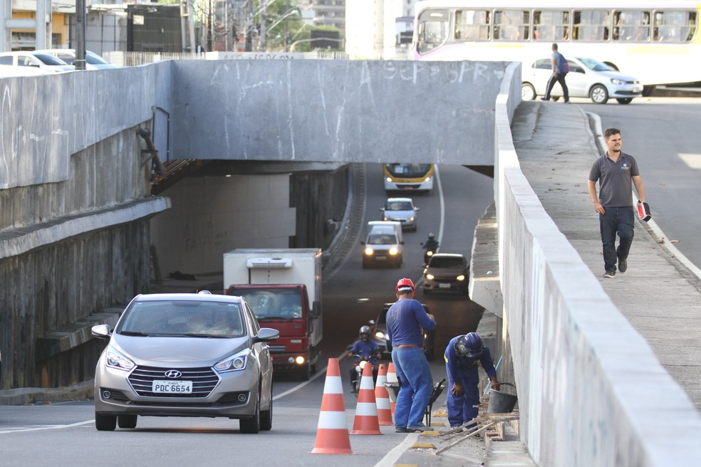 Apesar de aberto para circulação de veículos, Túnel da Abolição ainda tem serviços a serem feitos (Foto: Marlon Costa/Pernambuco Press)