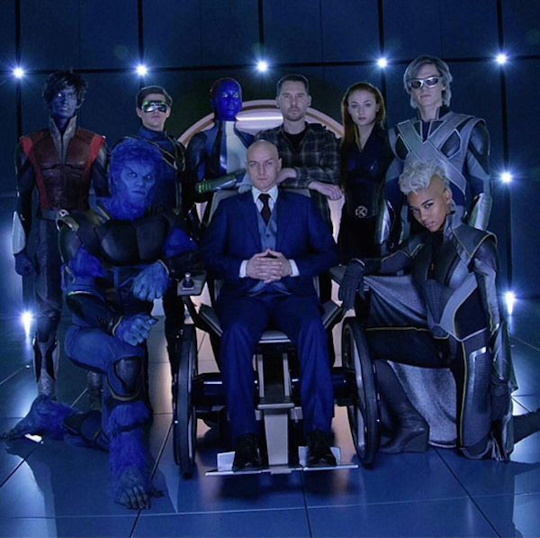 James McAvoy, Alexandra Shipp, o diretor Brian Singer e os heróis do elenco de 'X-Men: Apocalipse' (Foto: Instagram)