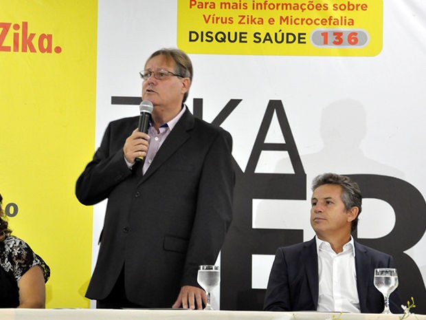 Secretário de Educação de Cuiabá, Gilberto Figueiredo, e o prefeito de Cuiabá, Mauro Mendes. (Foto: Denise Soares/G1)