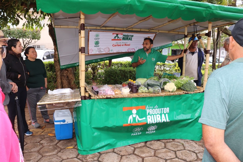 Feira do Produtor Rural é realizada aos domingos, em Pirapozinho (SP) — Foto: Claudinei Grandizoli/Prefeitura