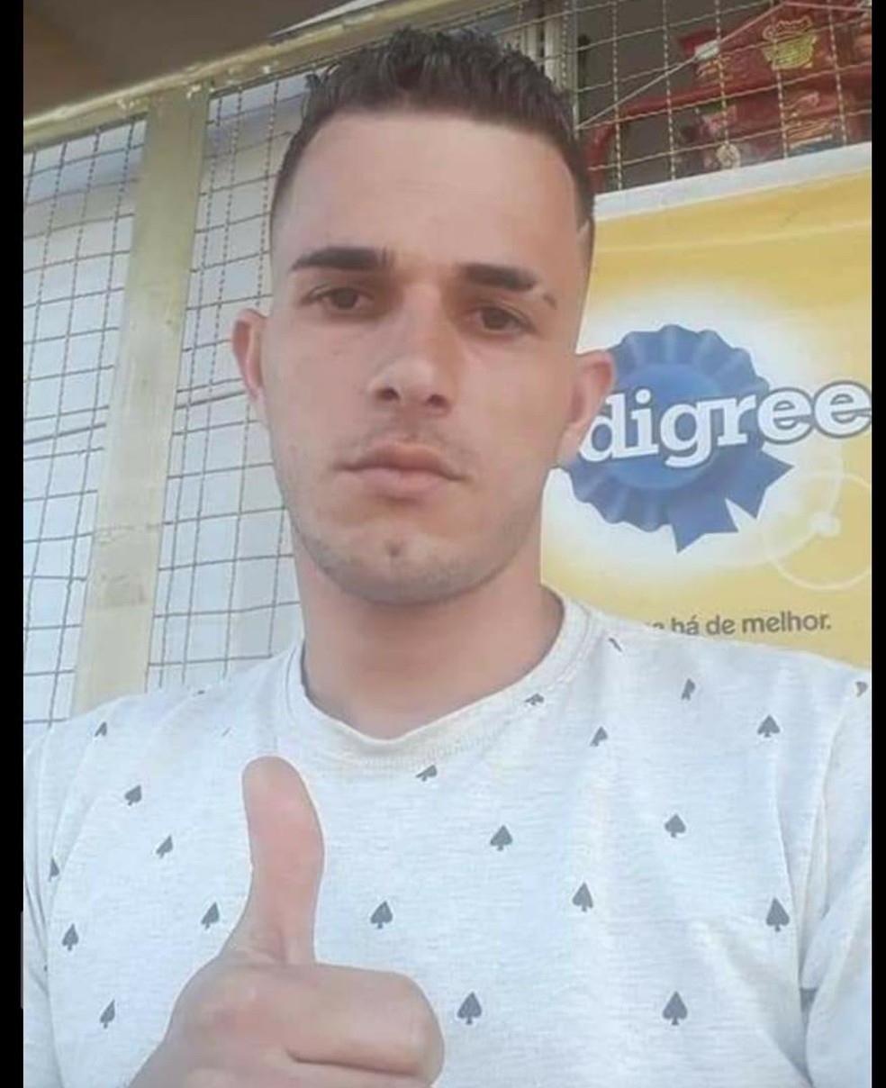 Jean Carlos Assis, de 23 anos, foi morto à tiros no bairro Nova Suiça, em BH, durante compra de TV. — Foto: Arquivo pessoal