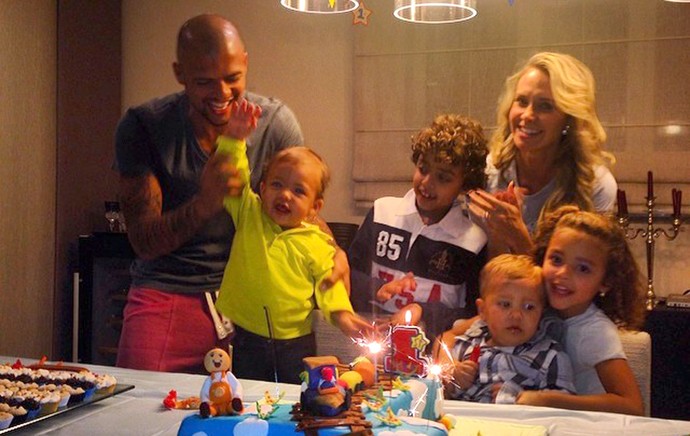 Felipe Melo comemorando aniversário de 1 ano do filho Luke (Foto: Reprodução / Instagram)