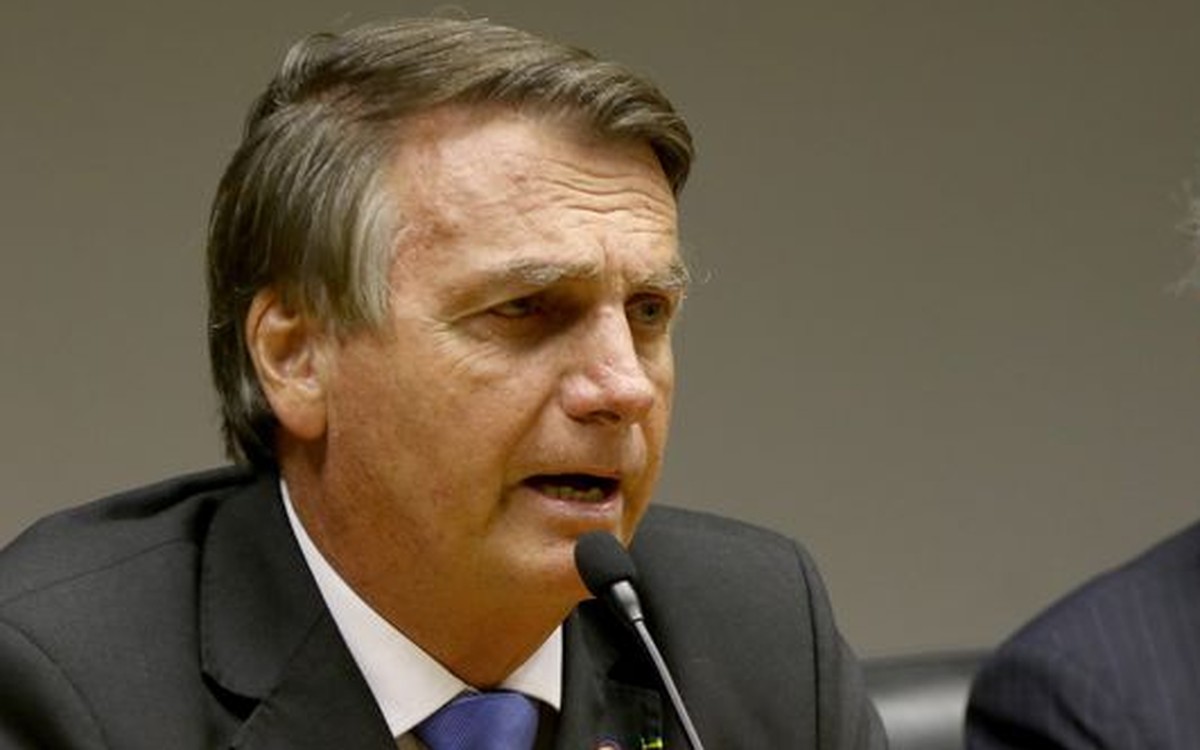 Bolsonaro vai discutir pós-pandemia e alta do petróleo em viagem ao Oriente Médio