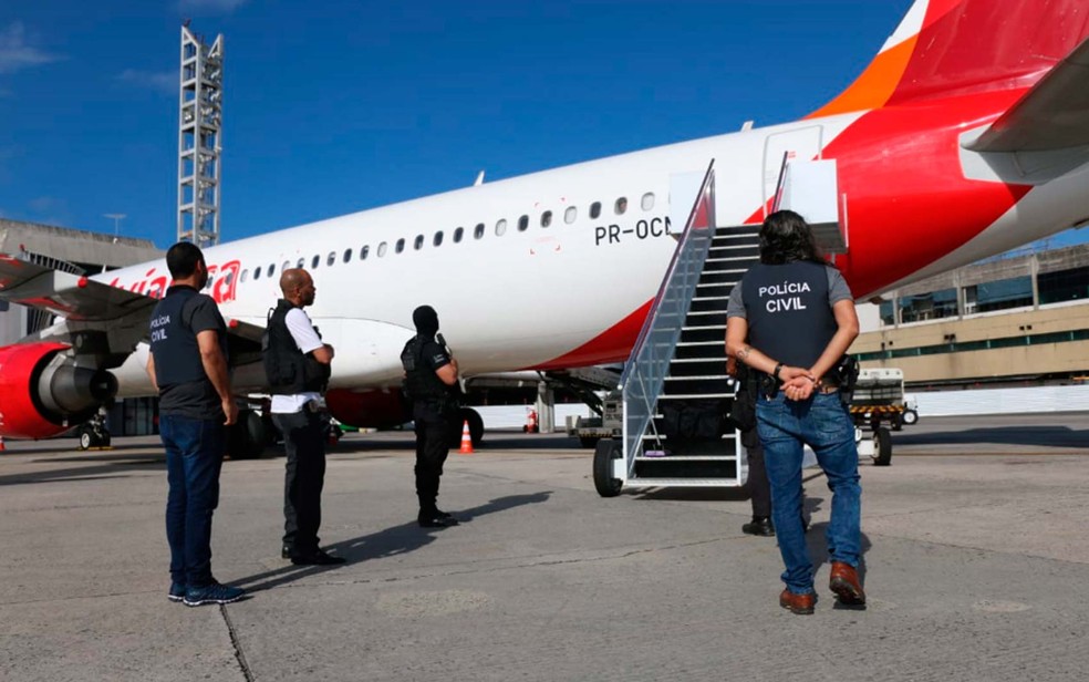 Presos em SÃ£o Paulo, colombianos foram trazidos para Salvador nesta sexta-feira (17) (Foto: DivulgaÃ§Ã£o/SSP-BA)