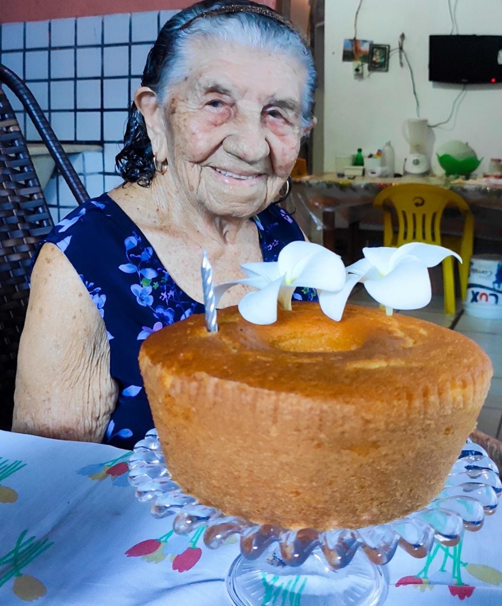 Paula Morais, 97 anos, em aniversário no mês de abril. Ela está novamente em casa — Foto: Cedida