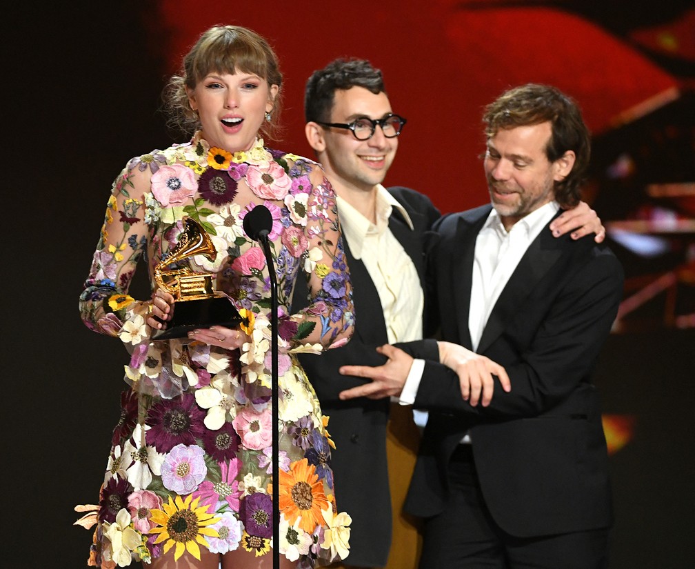 Taylor Swift ganha Grammy de álbum do ano por 'Folklore' — Foto: Kevin Winter / Getty Images via AFP