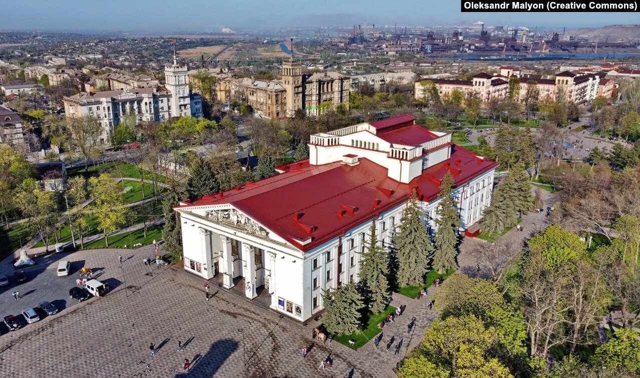 Teatro Regional de Drama de Donetsk, no centro de Mariupol, em maio de 2021  — Foto: Oleksandr Malyon/Creative Commons