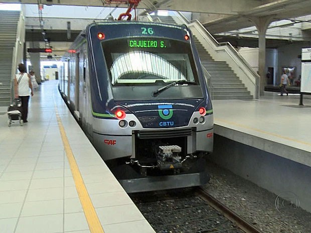 Novos trens estão em teste na linha Recife - Cajueiro. (Foto: Reprodução / TV Globo)