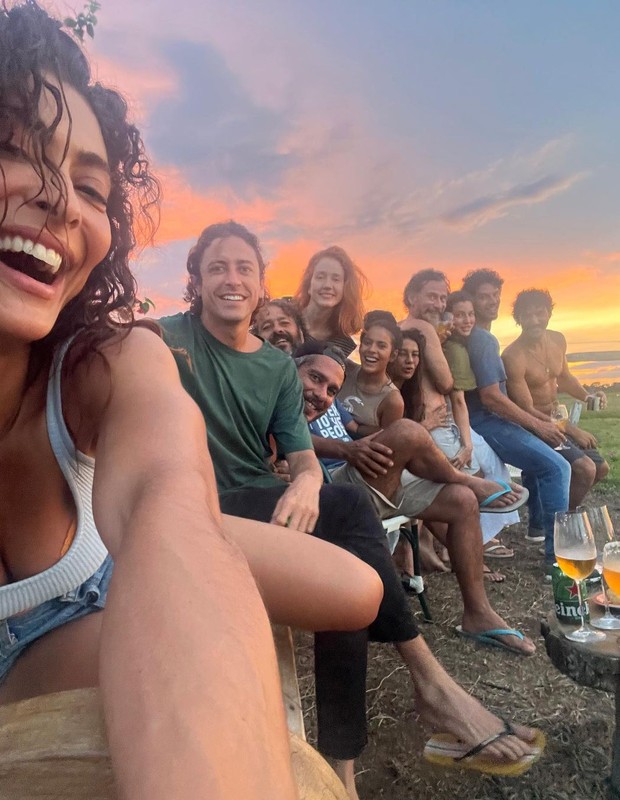 Juliana Paes posta com parte do elenco de Pantanal (Foto: Reprodução/Instagram)