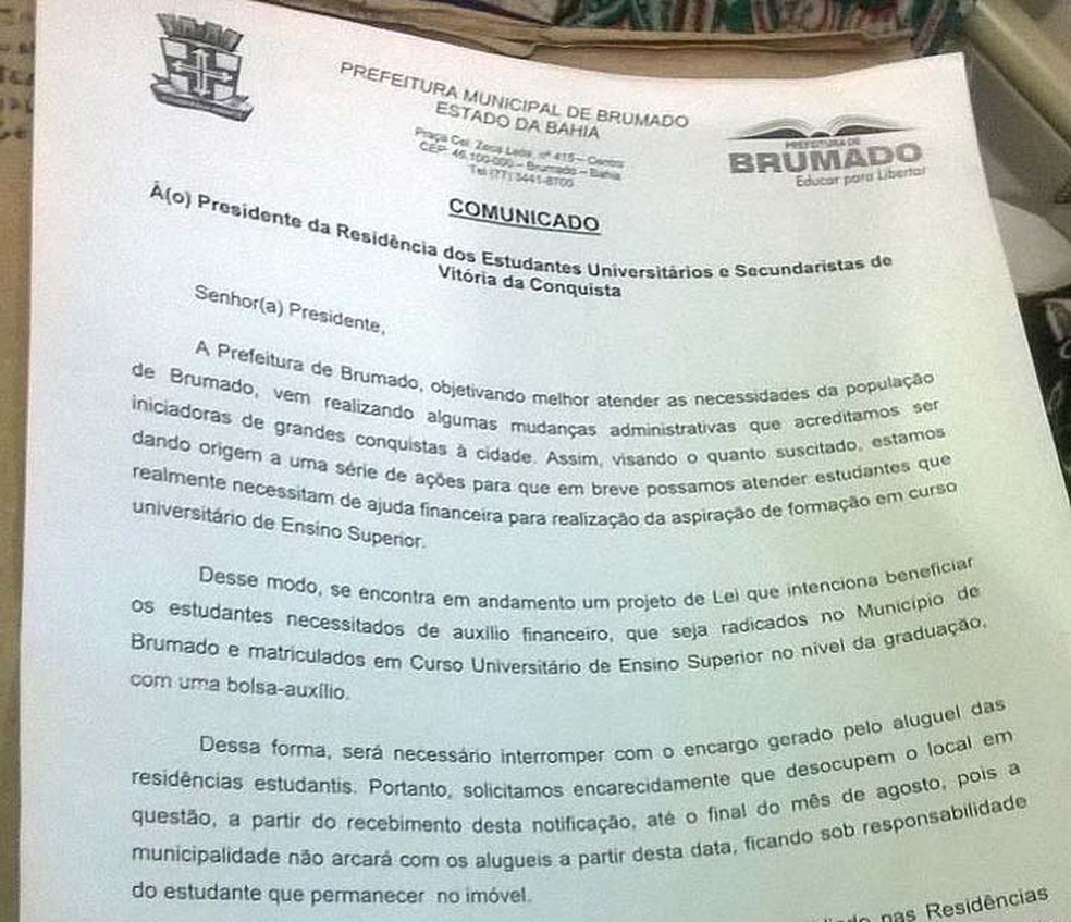 Nota com pedido de despejo da prefeitura de Brumado aos estudantes da residência universitária (Foto: Arquivo Pessoal)
