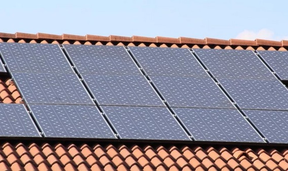 Instalação de placas solares seriam alternativas para a chegada da energia limpa ns comunidades, diz especialista da WWF — Foto: Pixabay 