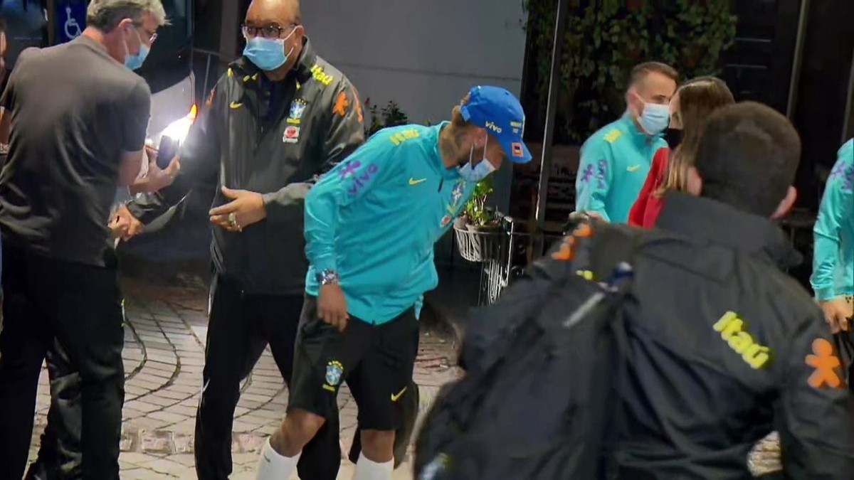 Neymar’s fans break security locks and “run over” a player in a national team hotel;  watch video |  Brazilian Team