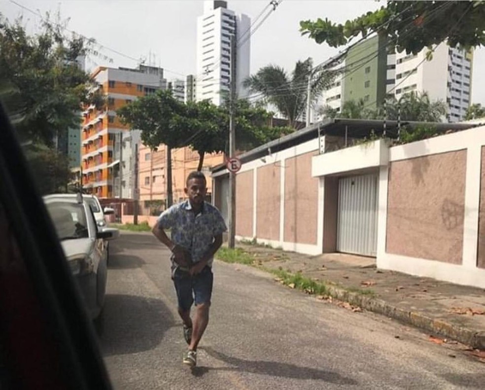 VÃ­tima tirou foto de assaltante no bairro da Torre, na Zona Oeste do Recife â Foto: ReproduÃ§Ã£o/WhatsApp