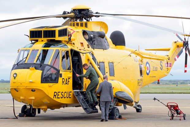 Helicóptero pilotado pelo príncipe William vira acampamento de luxo (Foto: Getty Images)