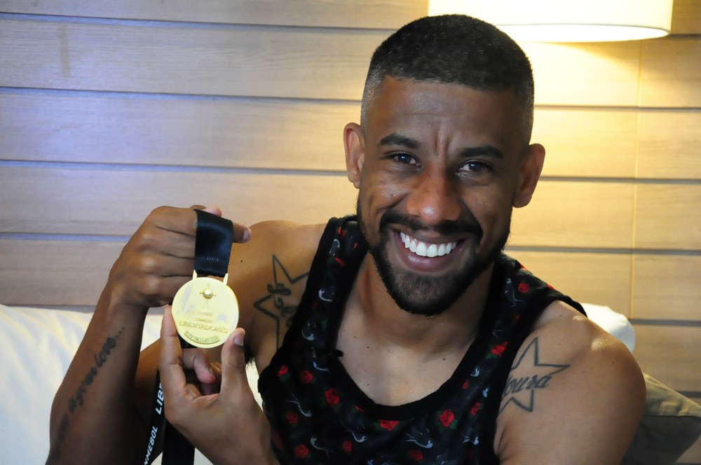 Léo Moura se emociona com volta por cima e título inédito: Era o que faltava