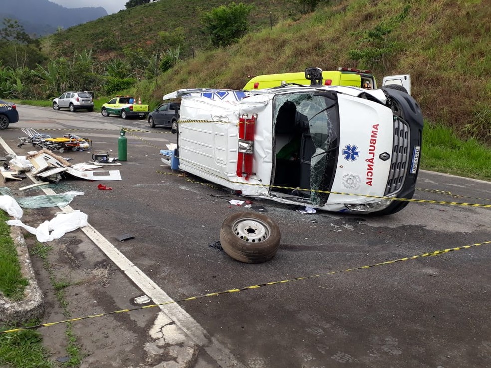 Paciente de 64 anos morreu em acidente com ambulância, no ES — Foto: TV Gazeta