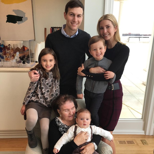 Ivanka com o marido, Jared Kushne e os filhos (Foto: Reprodução)
