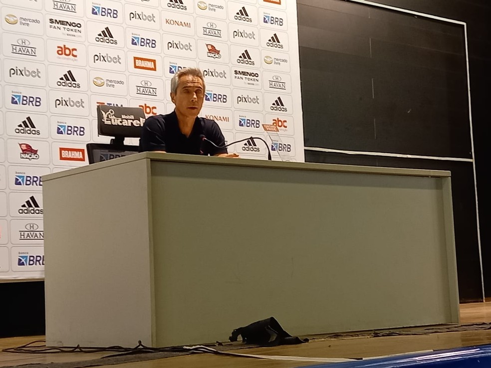 Paulo Sousa em coletiva após Flamengo x Palmeiras — Foto: Fred Gomes/ge