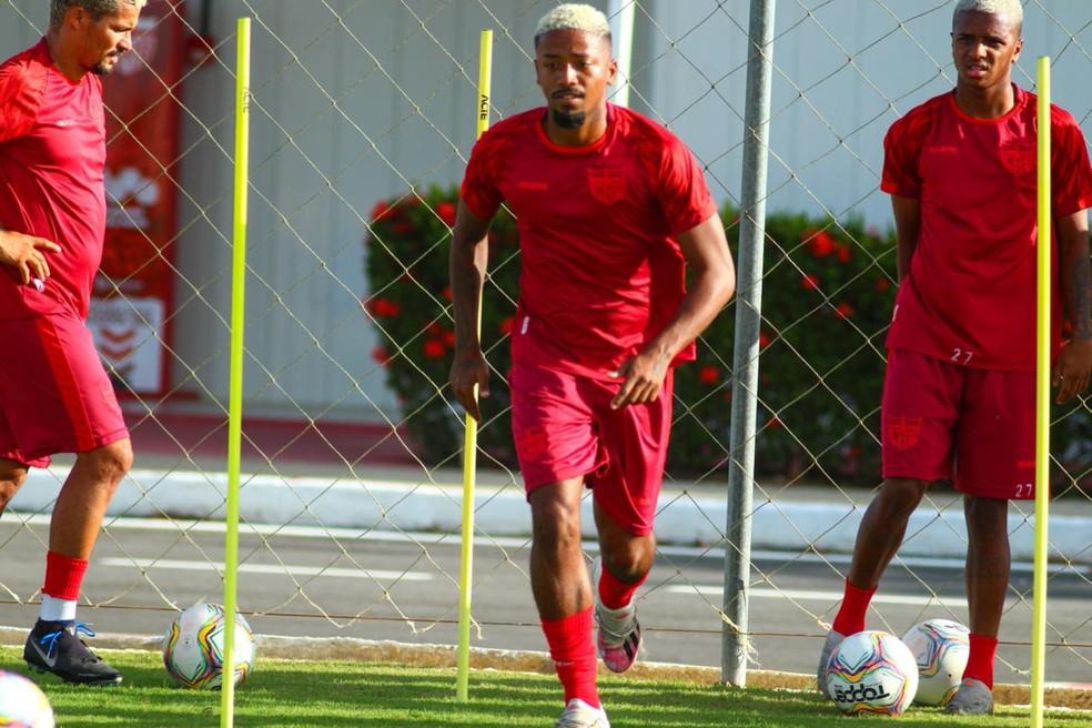 Luiz Paulo, lateral-esquerdo do CRB — Foto: Douglas Araújo/Ascom CRB